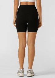 Lorna Jane Lotus No Chafe Phone Pocket 16cm Bike Shorts - Recycled Black