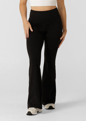 Lorna Jane Lotus Flared Leggings Petite - Recycled Black
