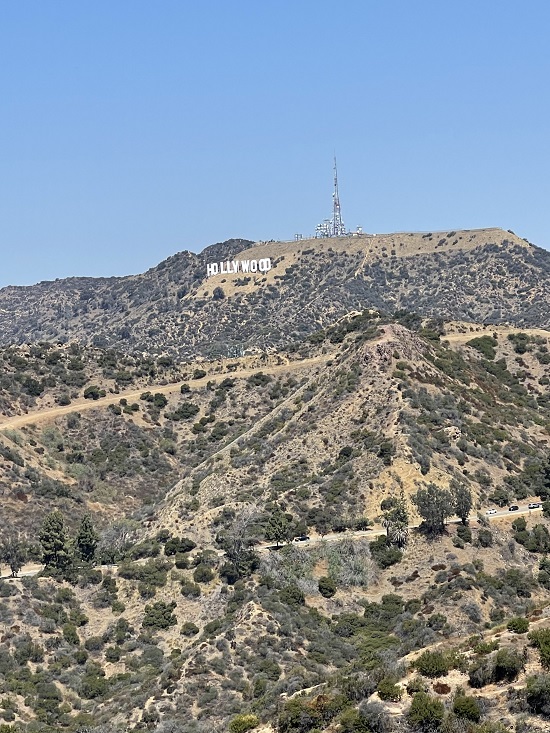 picture of the hollywood sign off in distance with clear blue sky